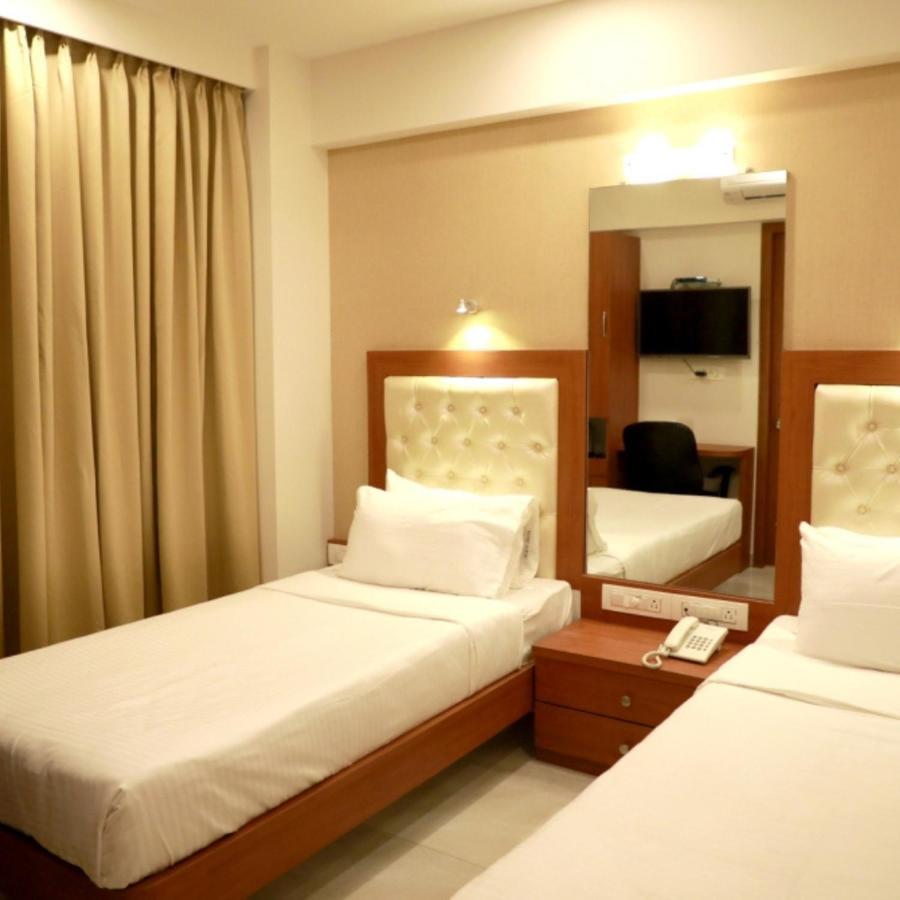 Hotel Lords, Fort Мумбаи Экстерьер фото