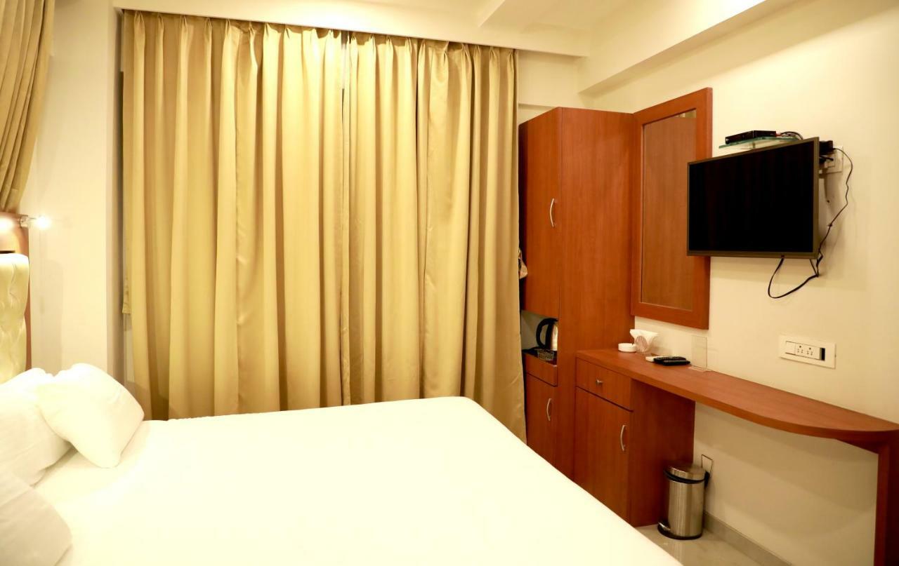 Hotel Lords, Fort Мумбаи Экстерьер фото